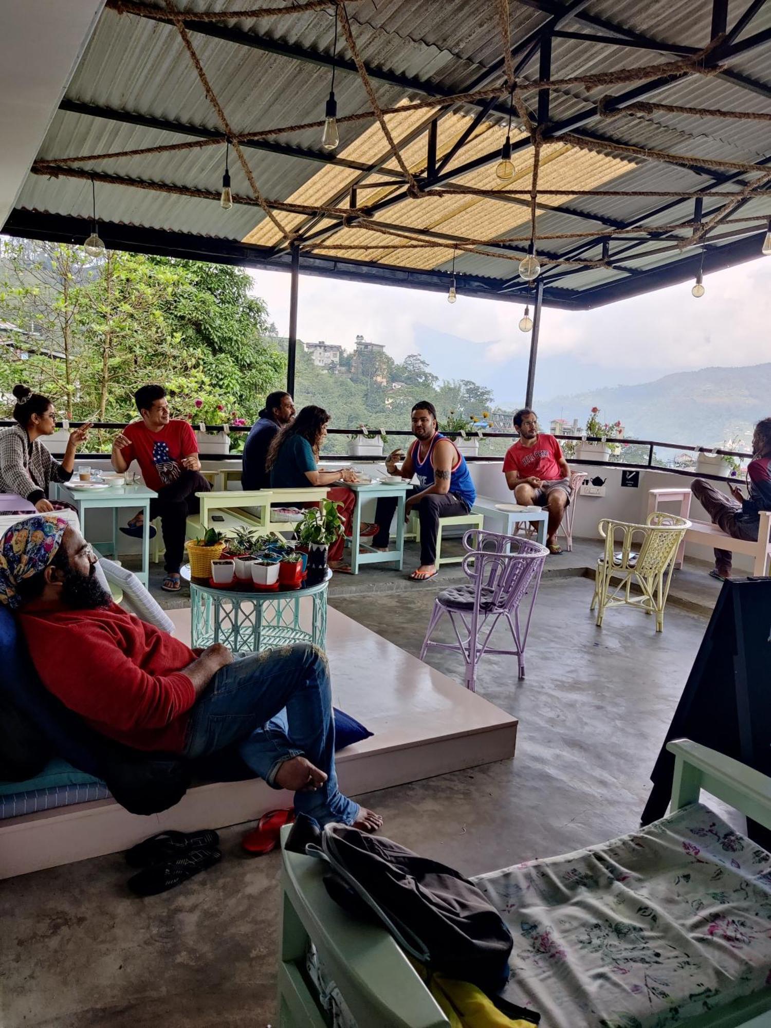 Tag Along 2 0 Hostel Gangtok Exteriör bild